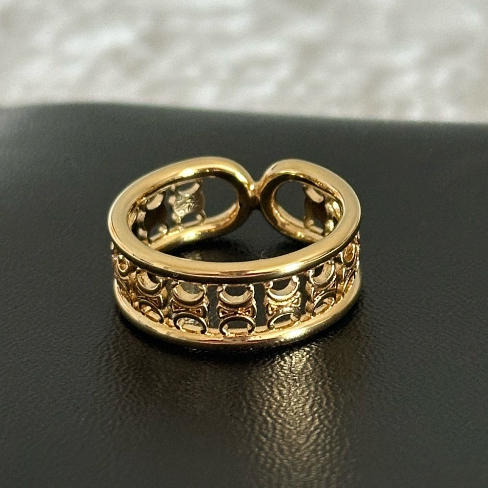 Celine Ring - Picture 4 of 5